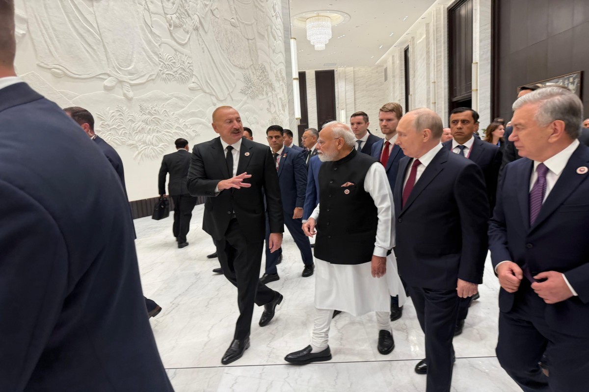 President Ilham Aliyev holds conversation with Indian PM in Bishkek
