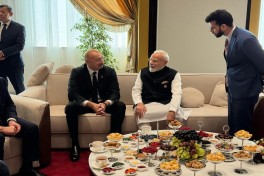 President Ilham Aliyev holds conversation with Indian PM in Bishkek - PHOTO 