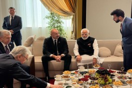 President Ilham Aliyev holds conversation with Indian PM in Bishkek - PHOTO 