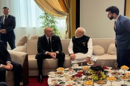 President Ilham Aliyev holds conversation with Indian PM in Bishkek - PHOTO 