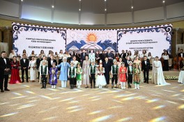 First Lady Mehriban Aliyeva viewed exhibition of handicrafts by masters of decorative and applied arts in Bishkek