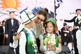 First Lady Mehriban Aliyeva viewed exhibition of handicrafts by masters of decorative and applied arts in Bishkek