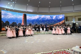 First Lady Mehriban Aliyeva viewed exhibition of handicrafts by masters of decorative and applied arts in Bishkek