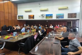 Akko mayor presents certificate commemorating Albert Agarunov to his brother - PHOTO 