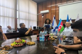 Akko mayor presents certificate commemorating Albert Agarunov to his brother - PHOTO 
