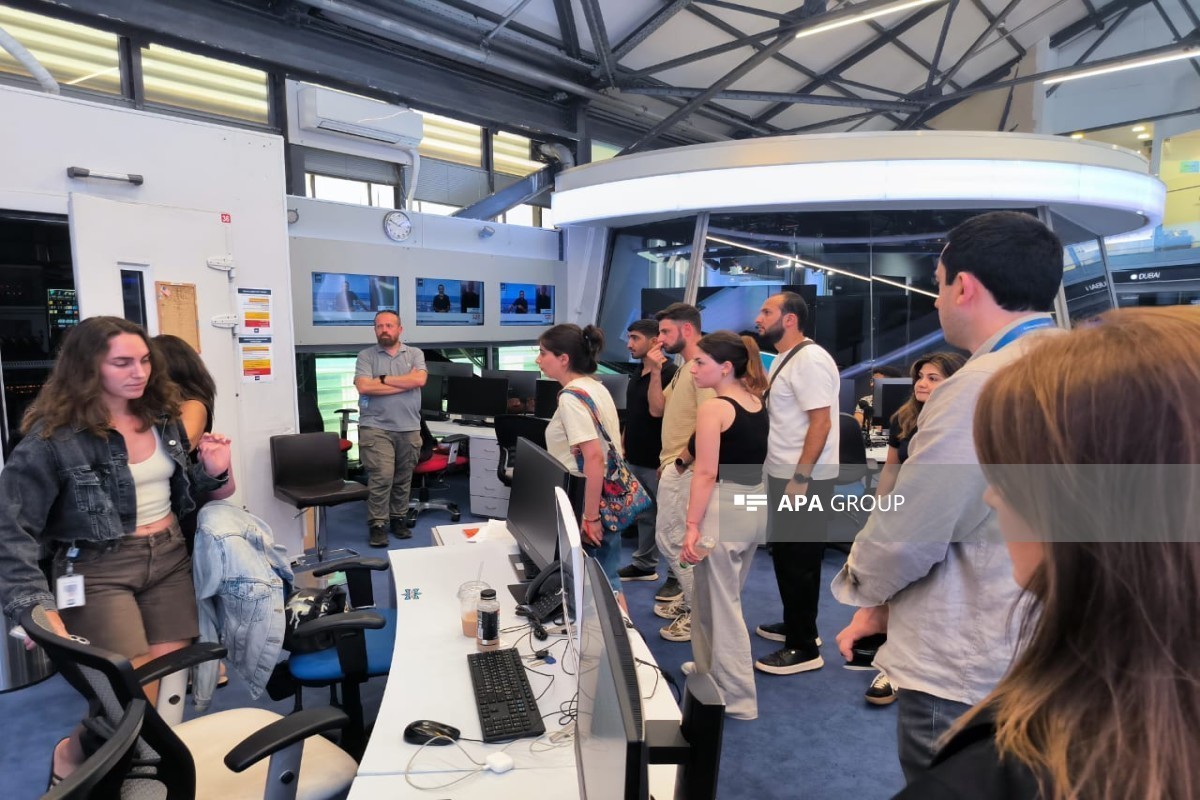 Azerbaijani journalists visit i24NEWS newsroom - PHOTO 