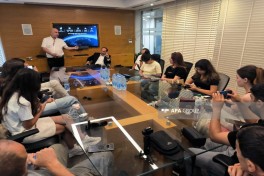 Azerbaijani journalists visit i24NEWS newsroom - PHOTO 