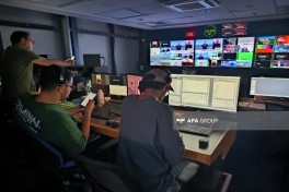 Azerbaijani journalists visit i24NEWS newsroom - PHOTO 