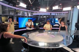 Azerbaijani journalists visit i24NEWS newsroom - PHOTO 