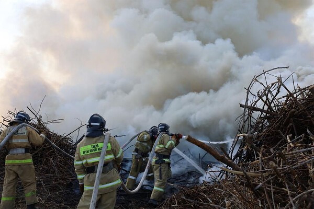 Fire breaks out at oil refinery in Kazakhstan, 120 tonnes of petroleum products engulfed in flames