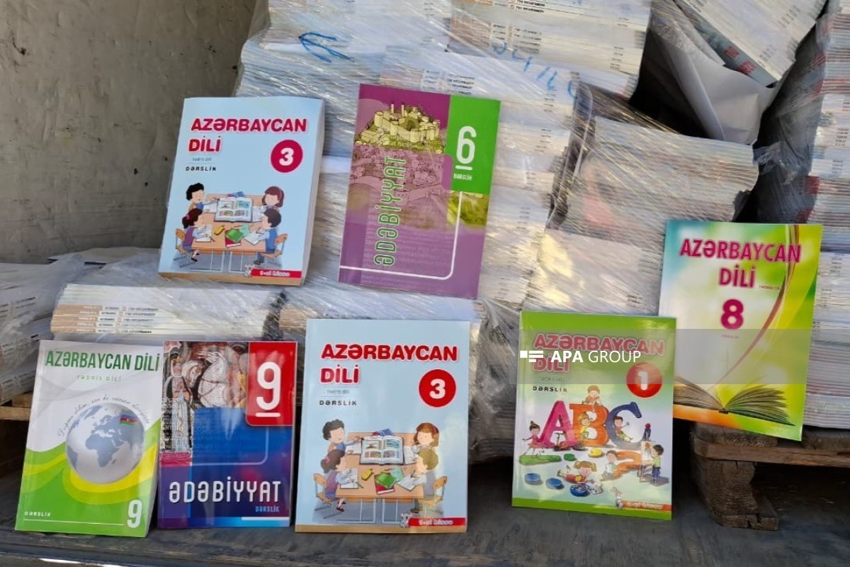 Azerbaijani-language schools in Georgia receive over 22,000 textbooks - PHOTO 