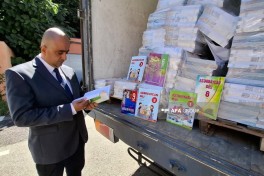 Azerbaijani-language schools in Georgia receive over 22,000 textbooks - PHOTO 