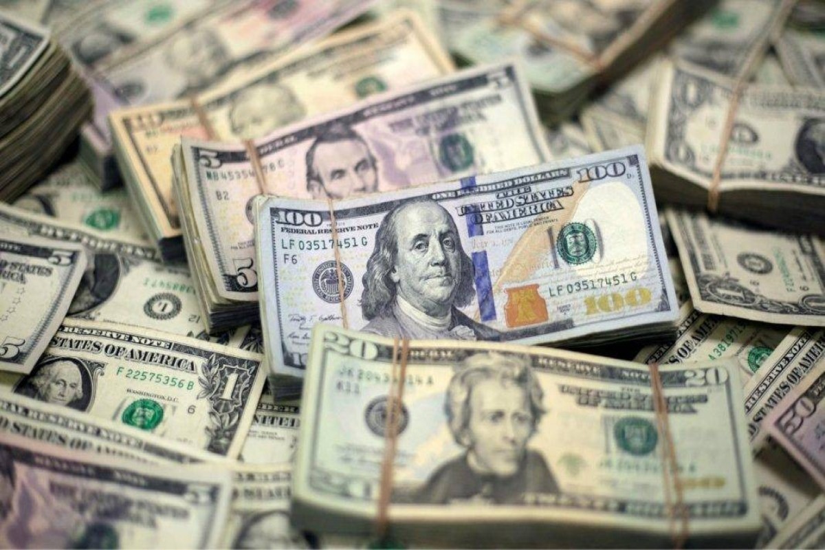 Azerbaijan records $1 billion deficit in services balance