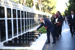 Turkish and Azerbaijani Martyrs' Alleys visited on 108th anniversary of Baku's liberation