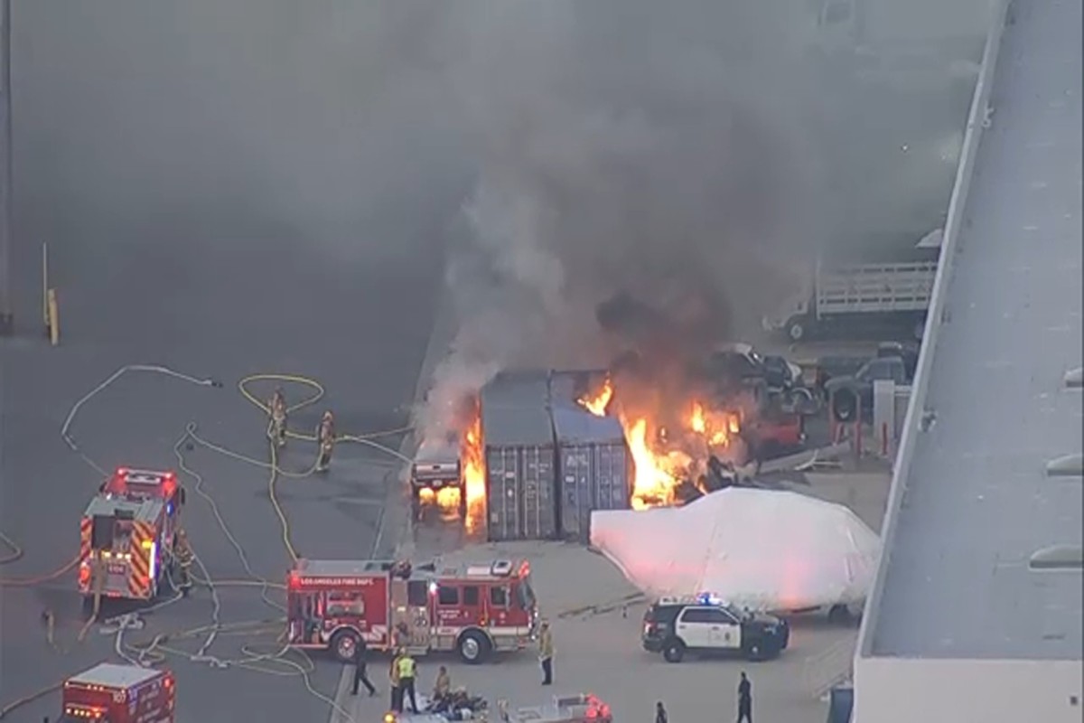 Three dead in helicopter crash in Los Angeles