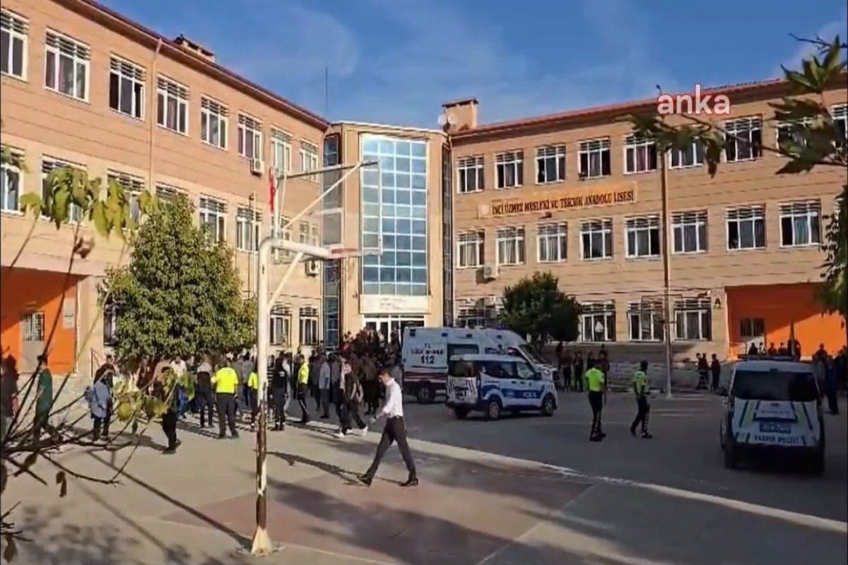 Four students injured in shooting near school in Türkiye