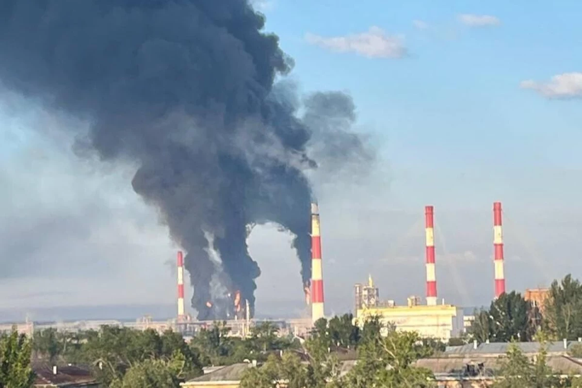 Ukrainian army strikes two oil refineries in Russia