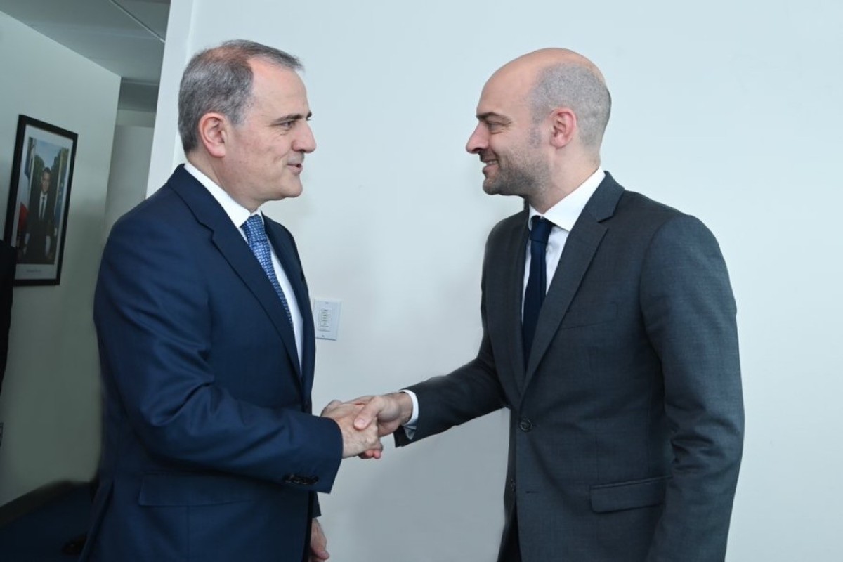 Azerbaijani FM meets with French counterpart