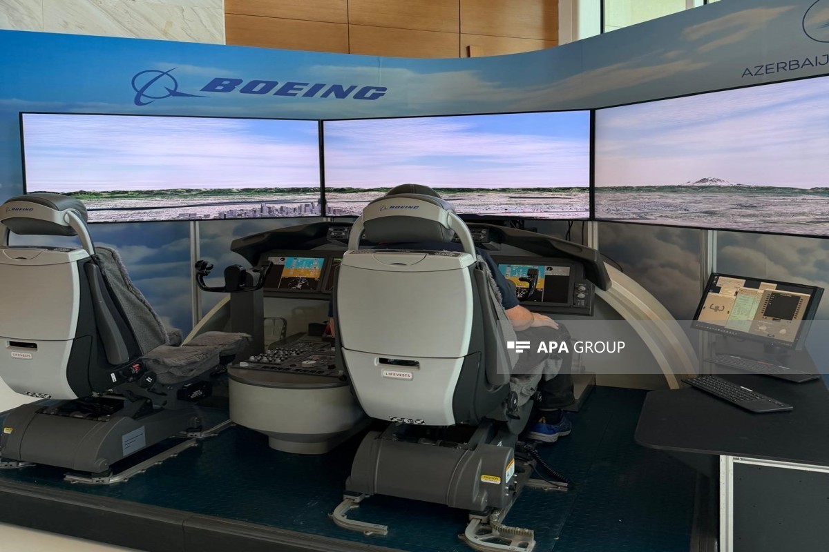 AZAL presents Boeing 787 Dreamliner simulator to public - PHOTO 
