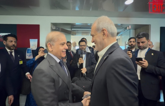 Pezeshkian, Sharif meet at UN as Pakistan pushes US-Iran diplomacy