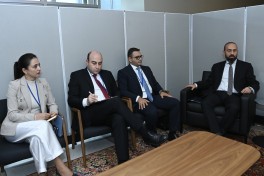 Azerbaijani, Armenian FMs meet in New York, agree to continue direct dialogue