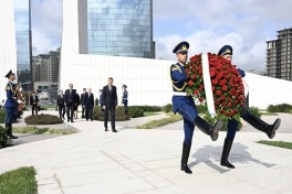 Tajik Prime Minister visits Victory Park in Baku
