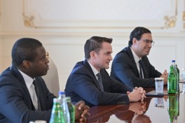 President Ilham Aliyev receives CEO of Brookfield Asset Management