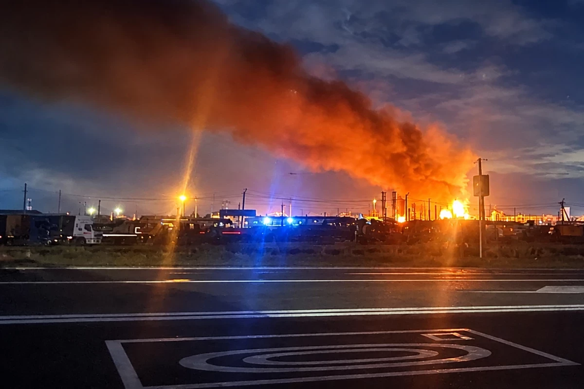 Zelenskyy: Ukrainian forces strike oil refinery and military targets in Russia