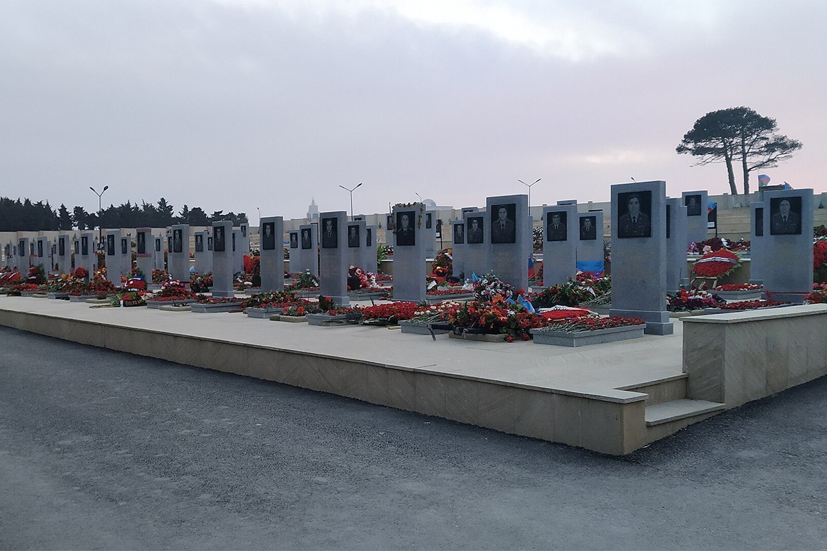 Second Alley of Martyrs visited to commemorate Patriotic War martyrs