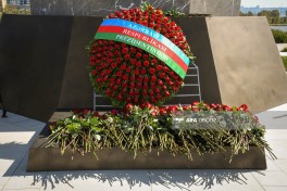 State and public representatives commemorate martyrs at Victory Monument-PHOTO 