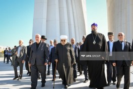 State and public representatives commemorate martyrs at Victory Monument-PHOTO 