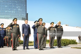 State and public representatives commemorate martyrs at Victory Monument-PHOTO 
