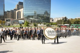 State and public representatives commemorate martyrs at Victory Monument-PHOTO 