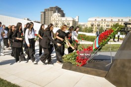 State and public representatives commemorate martyrs at Victory Monument-PHOTO 