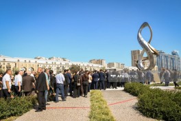 State and public representatives commemorate martyrs at Victory Monument-PHOTO 