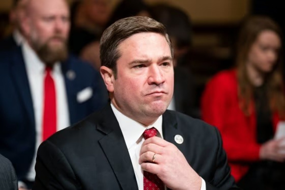 FBI Deputy Director announces resignation