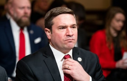 FBI Deputy Director announces resignation