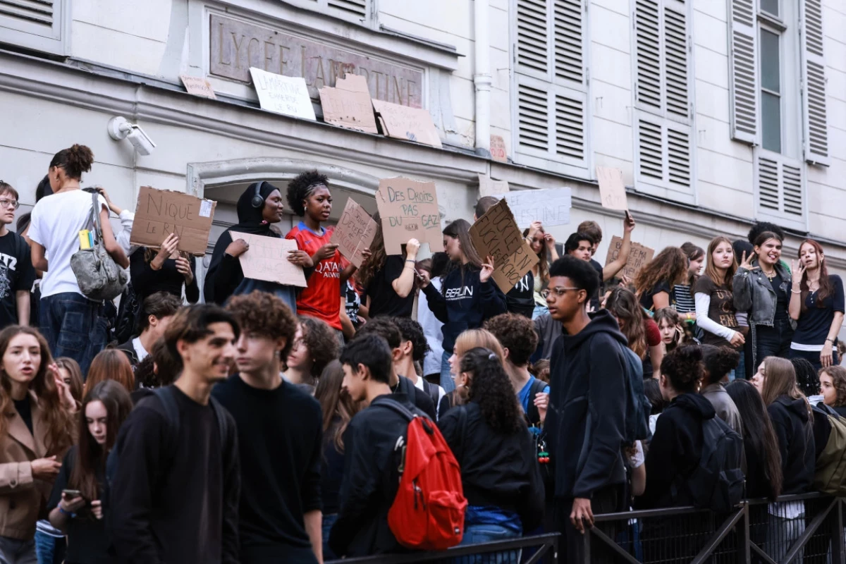 164 detained as French high school protests escalate