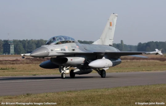 Zelenskyy claims the pact with Belgium for the F-16, hopes to receive three fighters before the end of the year