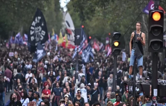 440 people were detained during high school student protests in France